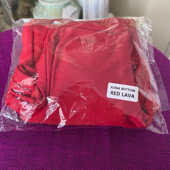 Fused Hawaii Kona bikini bottom ”Red Lava” Medium - Picture 3 of 8